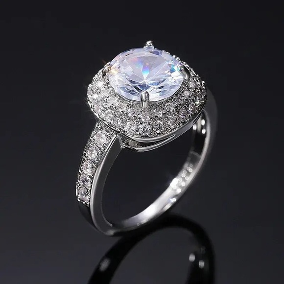 New Luxurious Silver Square Cut Diamond Ring - Picture 2 of 6